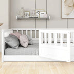 Cadre de lit enfant au sol complet gris/blanc avec barrière de sécurité et porte, pour 1 enfant