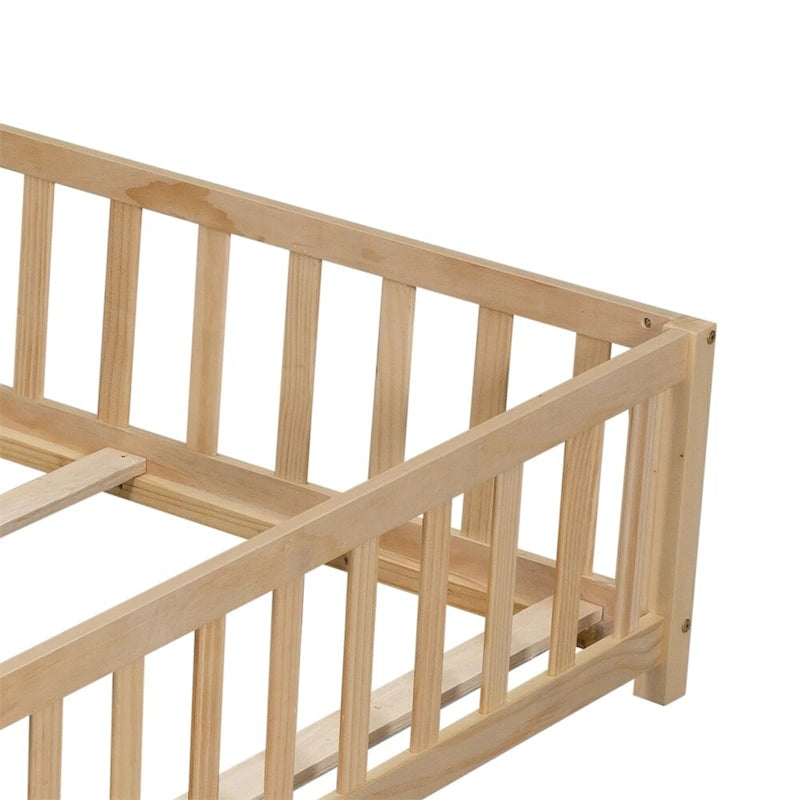 Lit cabane au sol pour enfants avec clôture et porte, taille double, pour 1 enfant - Naturel / Gris / Blanc