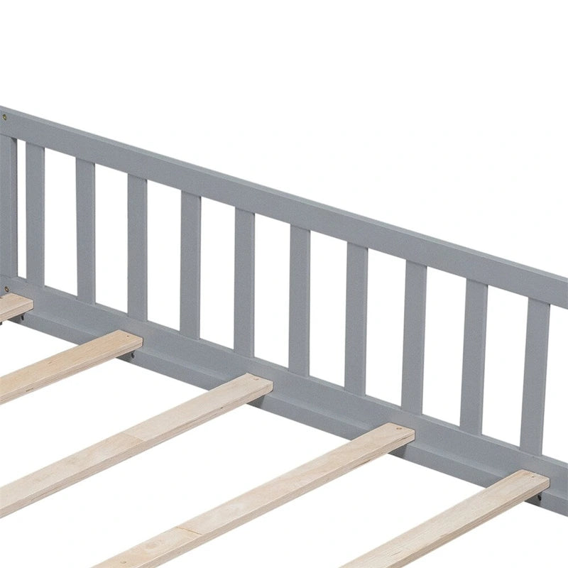 Lit cabane au sol pour enfants avec clôture et porte, taille double, pour 1 enfant - Naturel / Gris / Blanc