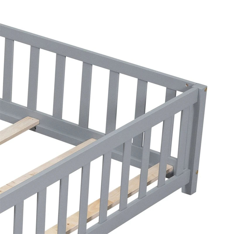 Lit cabane au sol pour enfants avec clôture et porte, taille double, pour 1 enfant - Naturel / Gris / Blanc