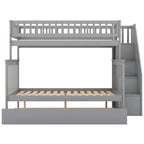 Lit superposé jumeau sur grand de couleur gris/blanc avec lit gigogne et escalier de rangement, pour 3 personnes